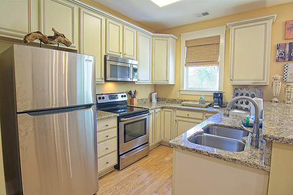 833 Madiera Dr-12